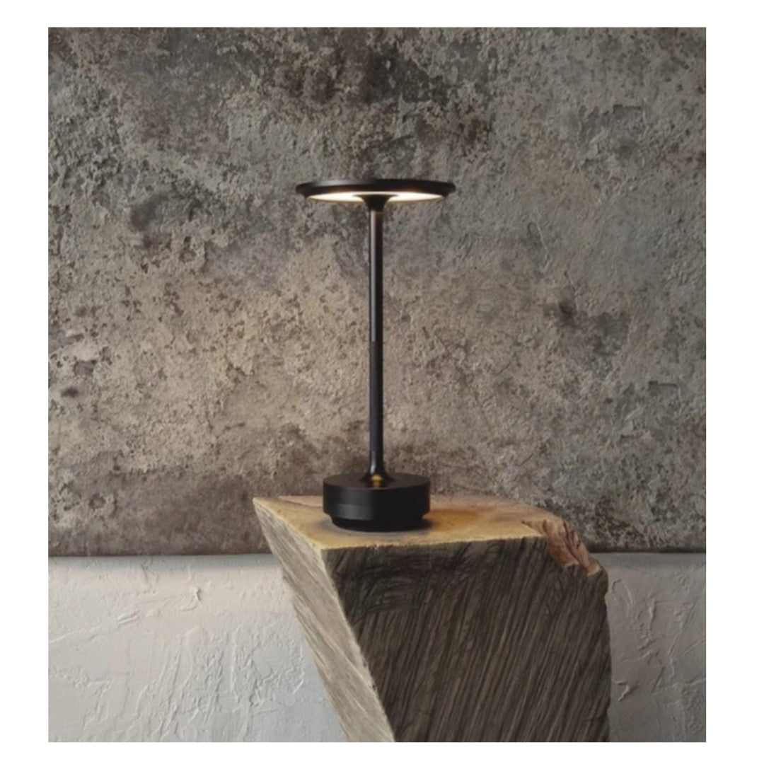 Lysende lampe-frisker opp rommet